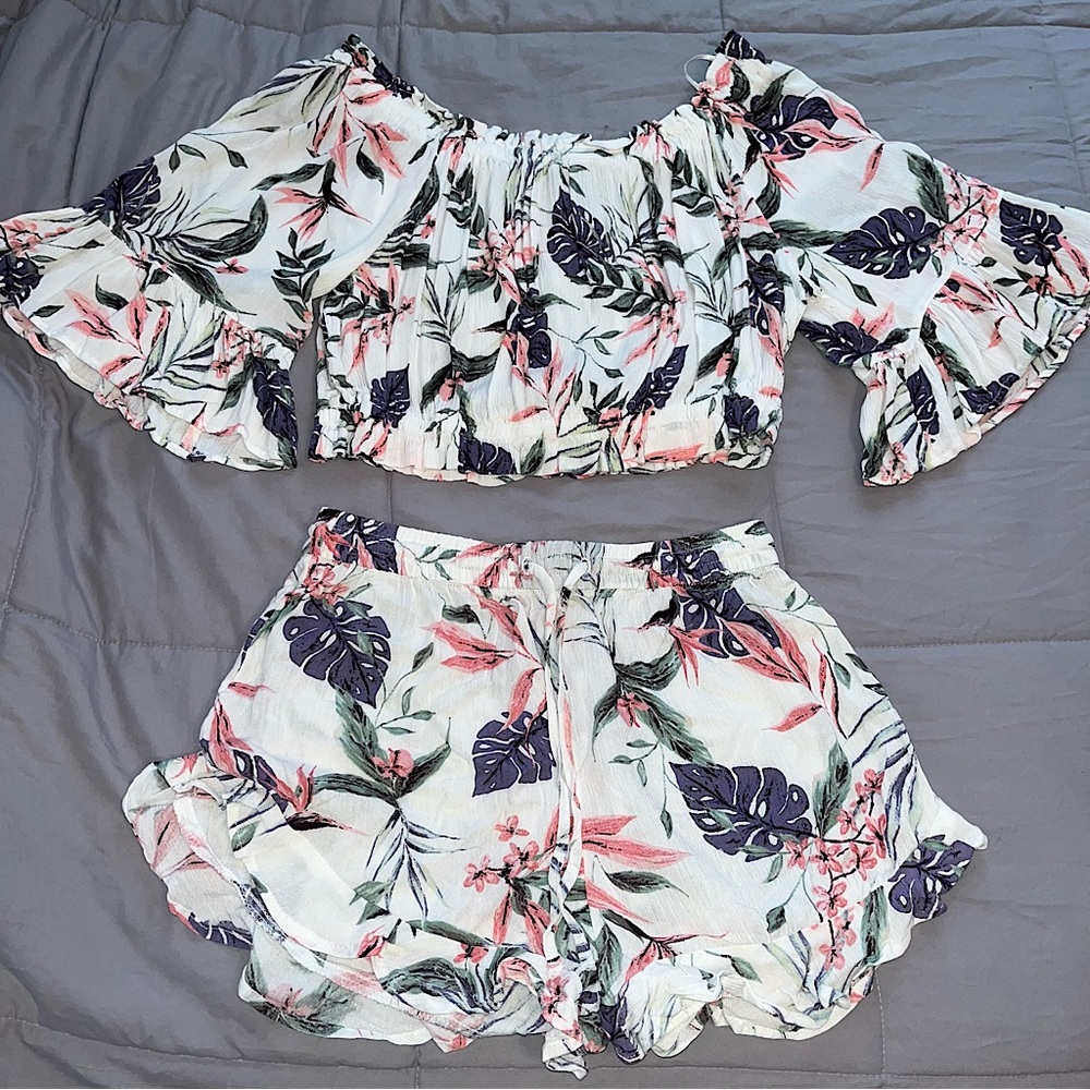 Floral Off-Shoulder Crop Top and Shorts Set - White with Pink & Navy